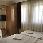 Cam Hotel *