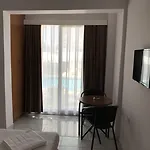 Cam Hotel *