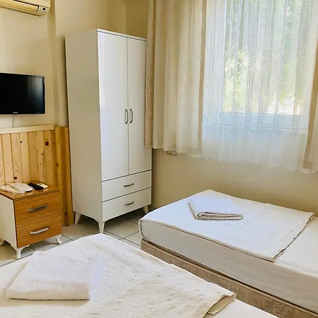 Cam Hotel *