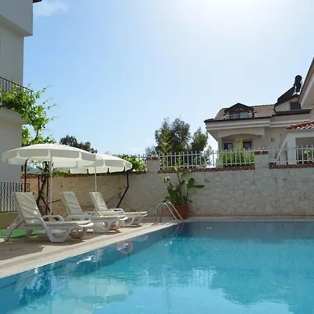 Cam Hotel *